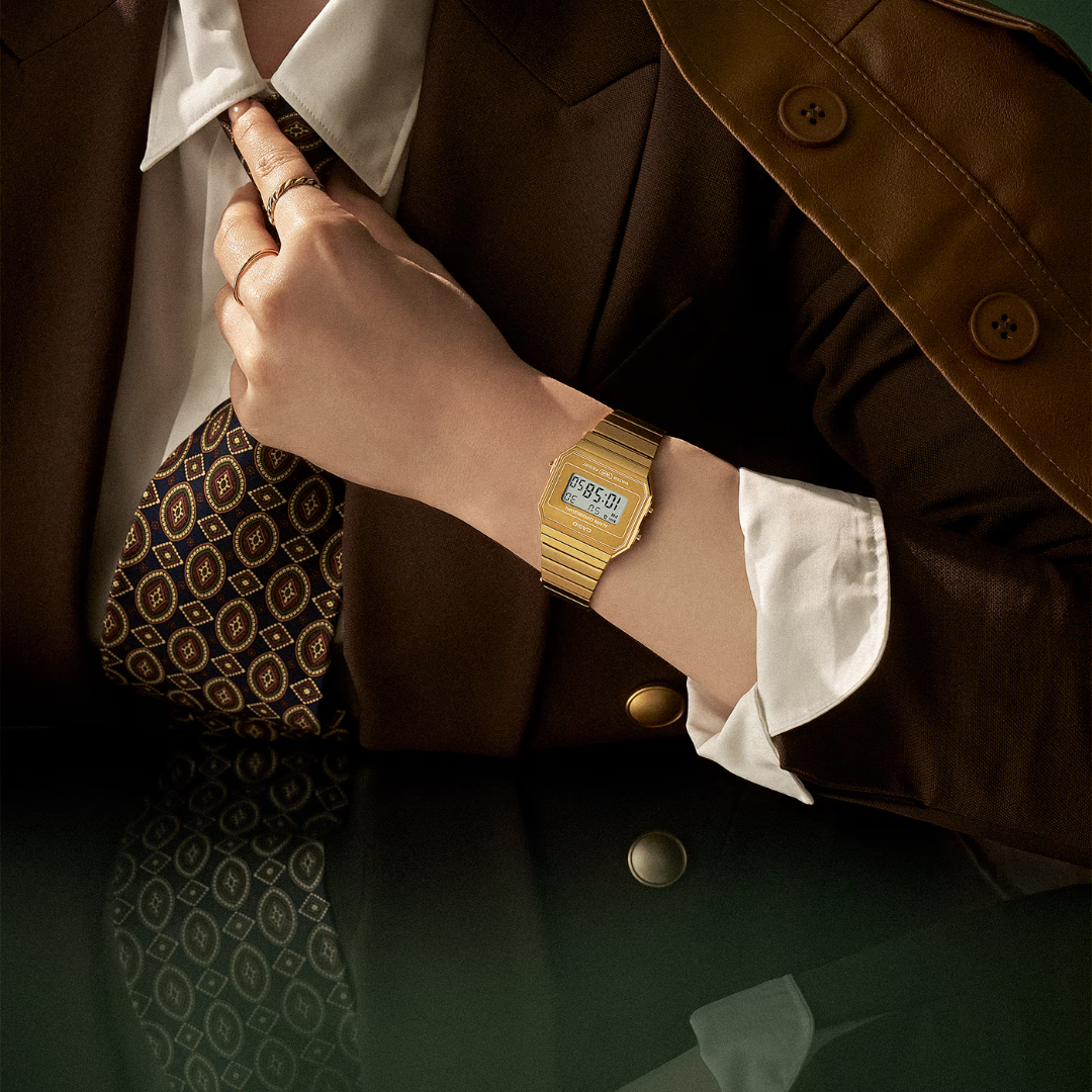 Reloj Digital Vintage Dorado de Mujer