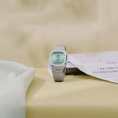 Reloj Análogo Digital Clásico Plateado con Verde Claro Unisex