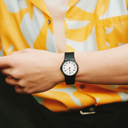 Reloj Análogo Clásico Negro Unisex