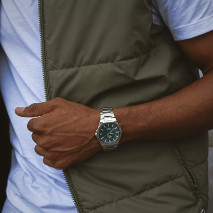 Reloj Análogo Deportivo Serie Slim Plateado de Hombre