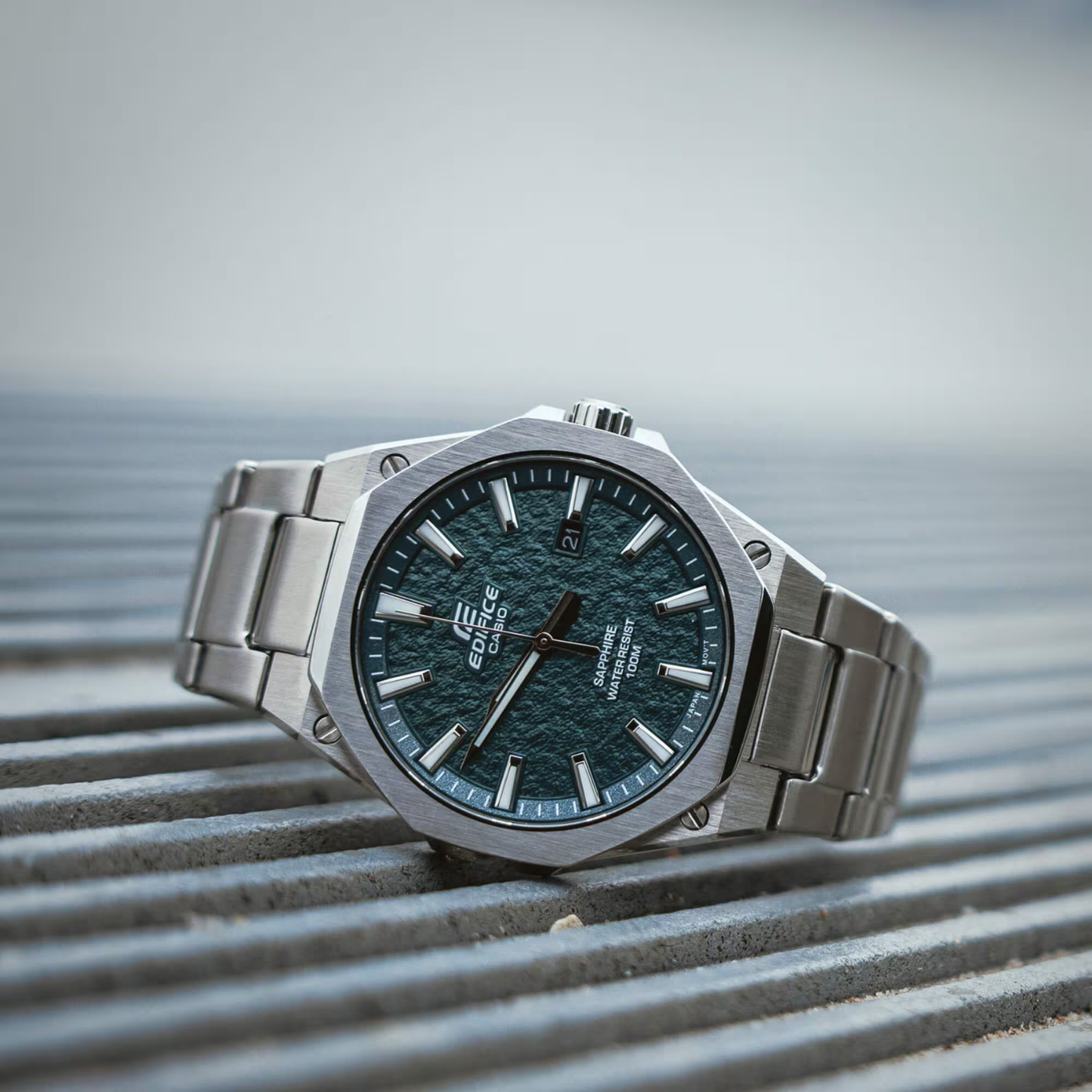 Reloj Análogo Deportivo Serie Slim Plateado de Hombre