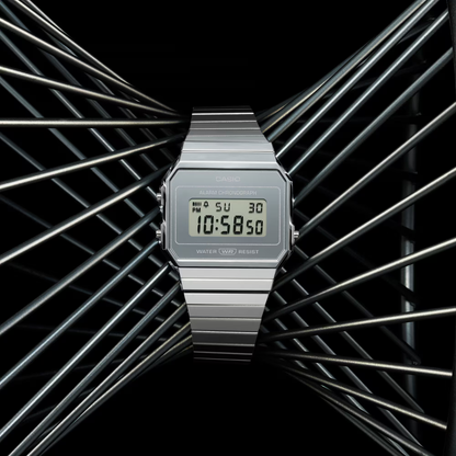 Reloj Digital Vintage Plateado de Mujer