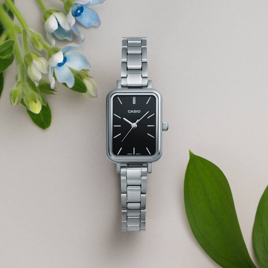 Reloj Análogo Casual Plateado de Mujer